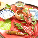 日本料理 太月 - 百合根の梅肉和え　菊菜とアーモンドの白和え　秋田県産なまこ　本モロコの炭火焼　たらこ