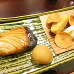 日本料理 太月 - 佐渡の寒鰤　安穏芋　蕪の煎餅　蓮酢