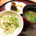 日本料理 太月 - 合鴨と九条葱の土鍋炊き込みご飯　香の物　赤出汁