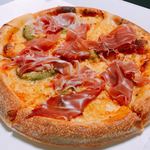 Pizza Carbo - 生ハムとアボカドのピザ 890円
