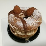 ショコラトリー・パティスリー ソリリテ - プラリネのカスタードクリームとミルクチョコのシャンティ、パリブレスト540円