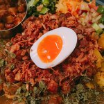 スパイスカレー モクロミ - 魯肉飯 煮玉子つき