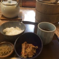 やげんぼり 赤坂店 - ランチについてくるご飯、小鉢、じゃこなど。