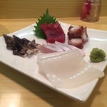 おき野 - 刺身盛り合わせ(マグロ、たこぶつ、とり貝、赤いか、かんぱち)