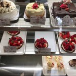 スワベ洋菓子店 - クリスマスバージョンに彩られたショーケース①