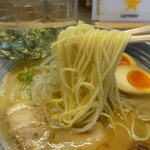 麺屋　一 - 麺は低加水率のストレート細麺