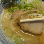 麺屋　一 - チャーシューは小ぶりなのが2枚