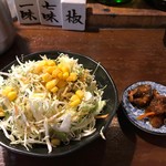 炭焼地鶏 鳥健 - 定食のサラダ