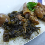 阿賜猪脚飯 - 梅干しと高菜の炒め煮、絶品！