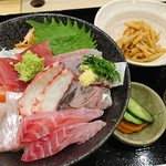 粋 炉端 - 伊豆の地魚海鮮丼