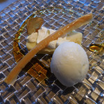 メゾン・バルサック - 薩摩芋のムース　サクサクのパートフィロと蜂蜜レモンアイス添え