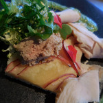 メゾン・バルサック - 川村農園のふじ林檎のタルト　大山鶏の自家製ハムと白レバーのパテを添えて；アップ