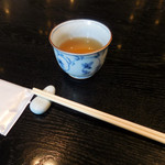 銀座 真田 - テーブルセッティング、蕎麦茶