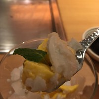 鉄板DINING O - マンゴープリンココナッツがけ 550円