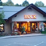 ROCK - 外も店内も雰囲気がステキです。