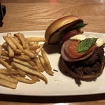 Applebee's Grill + Bar - 料理写真:Caprese Mozzarella Burger♪