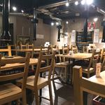ホルモン焼もんもん - 店内。オープン同時。1番乗り。