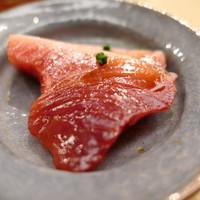 日本橋蛎殻町 すぎた - 軽く醤油でつけたカツオ