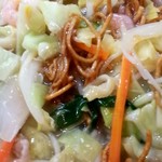 上海 - 麺の食感はもしゃもしゃ？？　具だくさんです