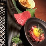 蕃 YORONIKU - ハチノス、赤身の刺身、角切りユッケ