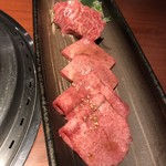 蕃 YORONIKU - 塩焼き:手前から、ネギタン、厚切りタン、カイノミ