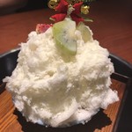 蕃 YORONIKU - かき氷しろくま（クリスマスバージョン）