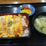 甲州屋 - カツ丼 (850円)