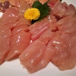 じどりや 穏座 - お造り　淡海地鶏 雌　ささ身と胸肉