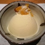 じどりや 穏座 - デザート　アイスクリーム ドライフルーツマンゴー､無花果ジャム添え