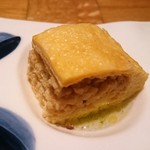 じどりや 穏座 - 前菜　淡海地鶏のそぼろ巻き