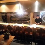 じどりや 穏座 - 店内　プラチナシートのカウンター席