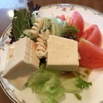 だるま - 豆腐サラダにしてみました