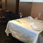 ロムデュタン シニエ ア・ニュ - 店内