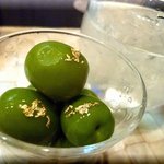 おず smoked和taste - 種入りオリーブの冷燻