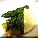 おず smoked和taste - アスパラ燻製土佐醤油バター焼き