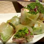 おず smoked和taste - 燻製の合鴨と燻製明太子クリームチーズの生春巻き