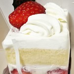 京橋千疋屋 フルーツショップ - ショートケーキ 648円