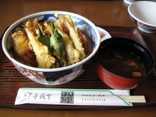 Honjin - 芦ノ湖の湖魚が一度に食べられる・芦ノ湖丼