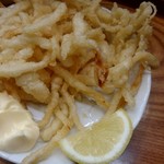 岡室酒店直売所 - この店で9年前に知り合った方と久々に再会。
      おごって頂いたスルメ天ぷら。うまい。