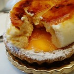 クラブハリエ 近江八幡日牟禮ヴィレッジ - シブーストの下は柑橘のチーズタルト
