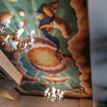 ロイヤルガーデン - フレスコ画を模した天井。ちょっと安っぽい