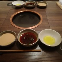 しゃぶしゃぶKINTAN 表参道店 - 2017年11月：トリュフ塩入りオリーブオイル、ポン酢、ごまだれ