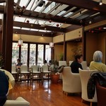 クラブハリエ - 明るいガラス天井