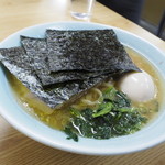 家系ラーメン 近藤家 - ラーメン(並)+味玉(計800円)