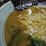 家系ラーメン 近藤家 - 濃いめのスープ