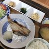 ごはん・お酒・肴 ハナコ - 料理写真:ランチ。メイン、赤魚の粕漬焼。副菜3品+ごはん、みそ汁、サラダ。