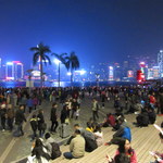 翠韻軒 - にぎわうお店前の遊歩道