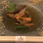 フォーシーズン・ダイニングルーム - 鰤のプランチャ 大根のブレゼ コンソメ仕立て