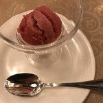 フォーシーズン・ダイニングルーム - レモンとビーツのシャーベット