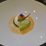 アキヒサ ハンダ - 毛蟹、雲丹、白身魚のムースリーヌ　ソース・クリュスタセ